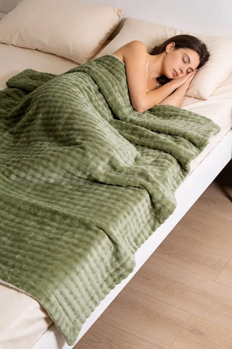 Living and Home Fluffy Green Polyester Throw Blanket