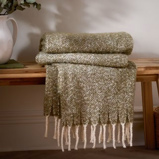 Wylder Nature Isla Woven Throw with Fringes in Green, W/D/H: 130 x 180 cm