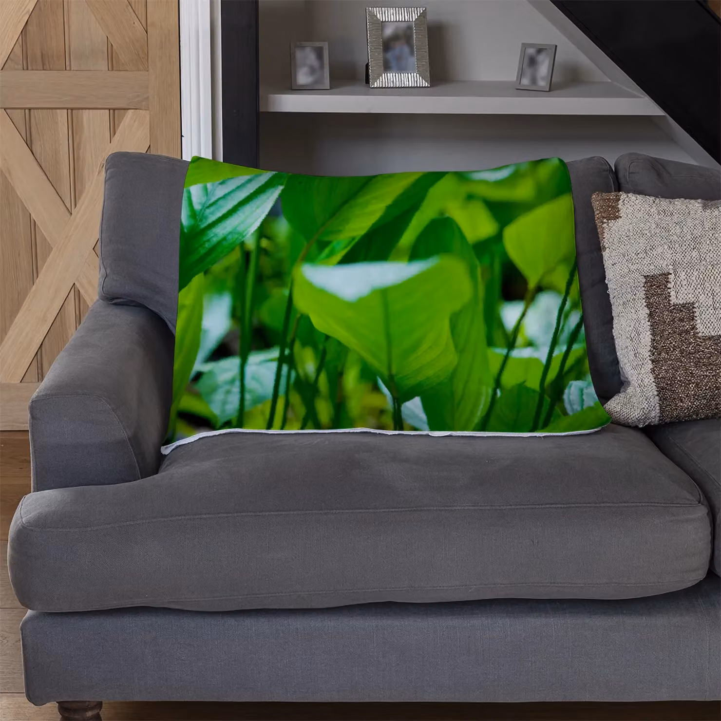 Benjamin Tate Design Green Leaf Abstract Floral Fleece Blanket in Green and Sand, W/D/H: 120 x 150 cm – 2