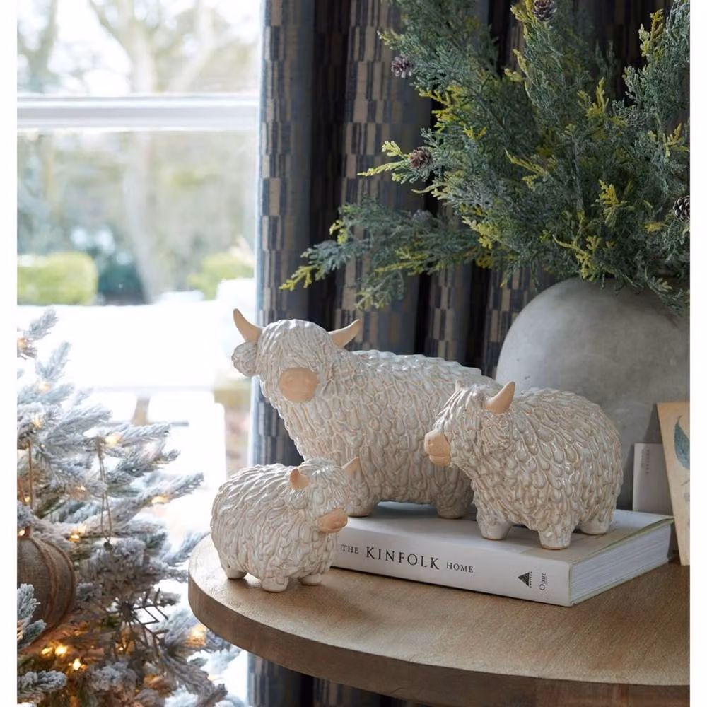 Lemon Pavilion Alora Highland Cow Christmas Decoration, White, W: 24 cm, D: 12 cm, H: 17 cm – 2