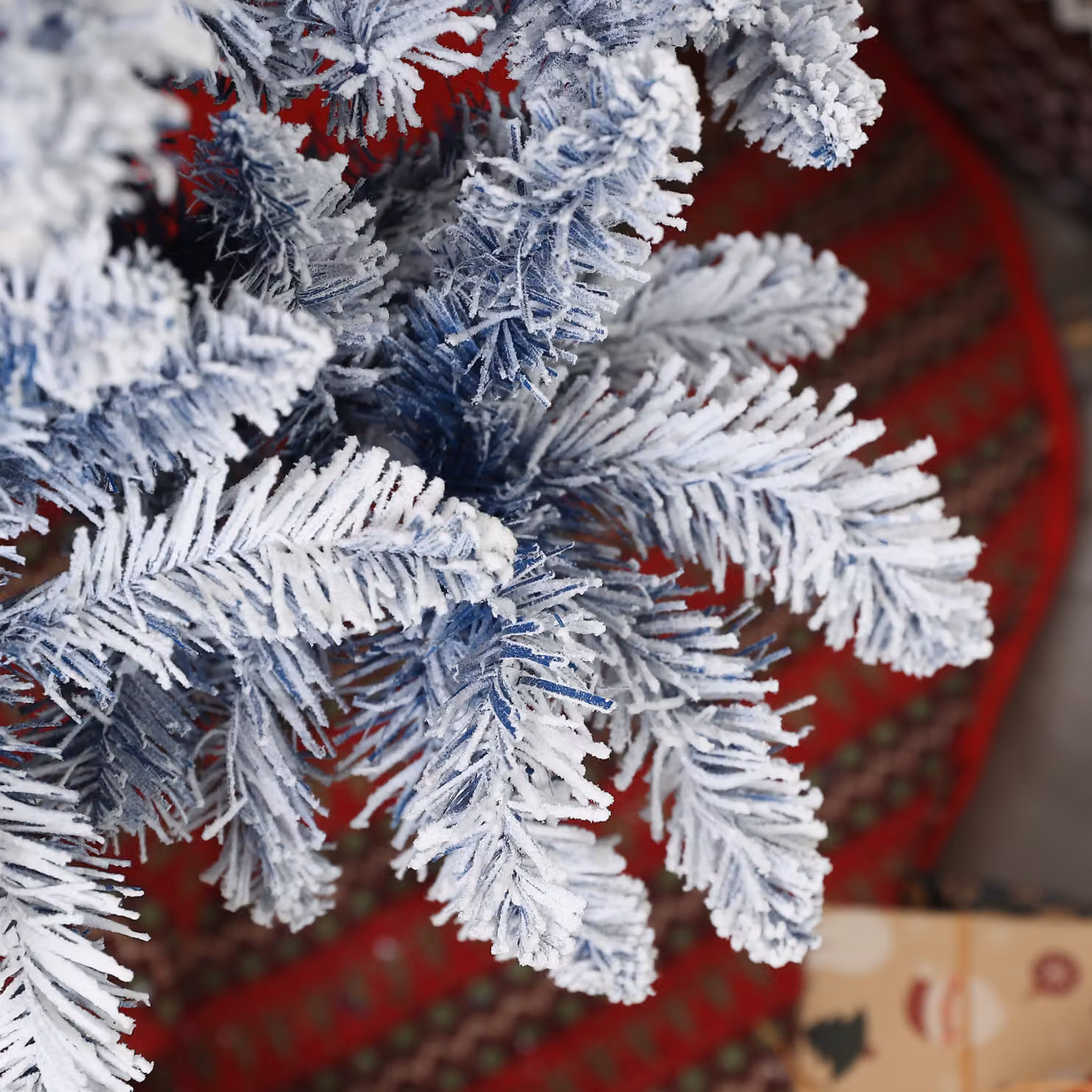 HOMCOM 6ft Blue Flocked Artificial Christmas Tree with 700 Snow Frosted Tips and Metal Stand – 5