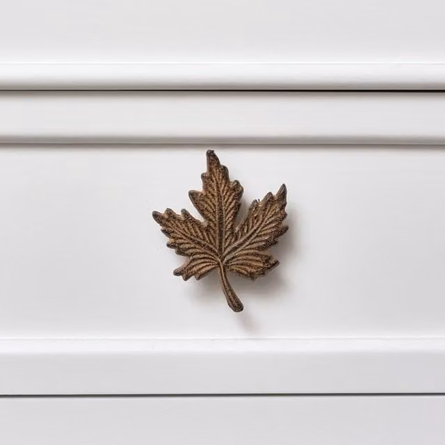 Melody Maison Brushed Gold and Brown Rustic Maple Leaf Zinc Drawer Knob