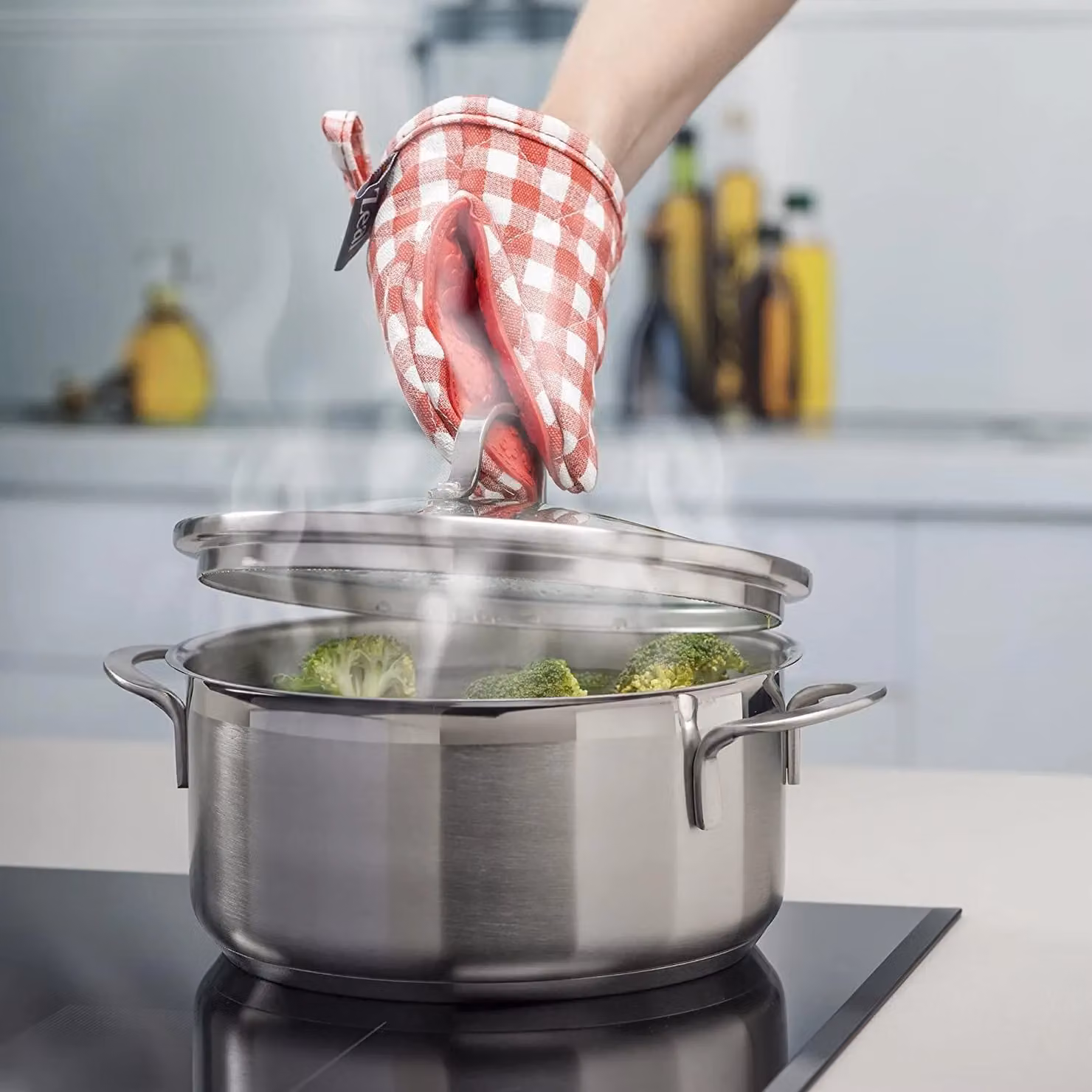 Zeal Red Gingham Silicone Mini Oven Glove, W/D/H: 17.5 x 13.5 x 2.5 cm – 2
