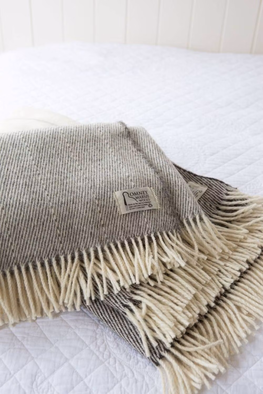 Romney Marsh Wools Checked Soft Wool Throw in White, W/D/H: 145 x 90 cm – 2