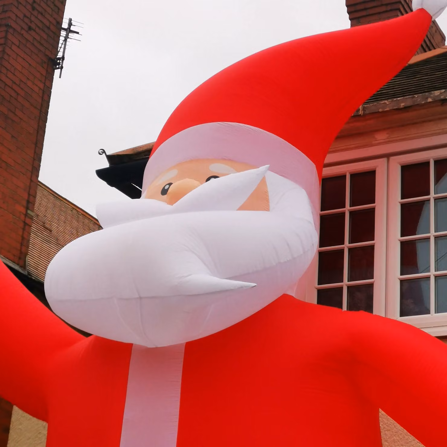 Samuel Alexander 6m Giant Light Up Christmas Inflatable Santa with Raised Arm and 28 LEDs in Red – 3