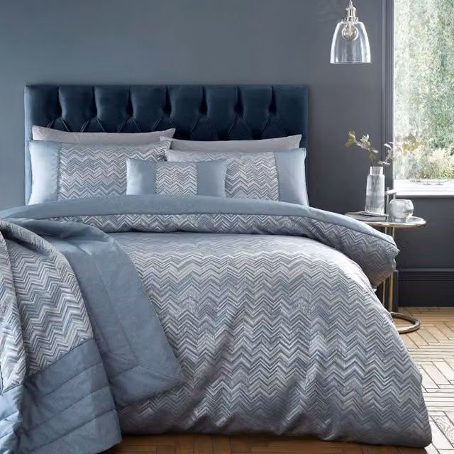 Portfolio Home Antibes Chevron Waves Reversible Duvet Cover and Pillowcase Set in Blue, W/D/H: 200 x 200 cm with Pillowcase 50 x 75 cm
