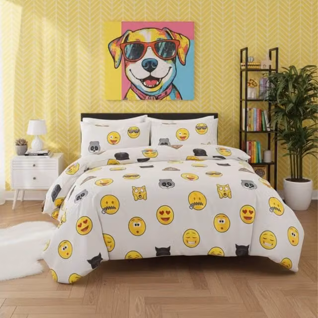 Snug City Emoji Print Duvet Cover and Pillowcase Set in White, W/D/H: 140 x 200 cm