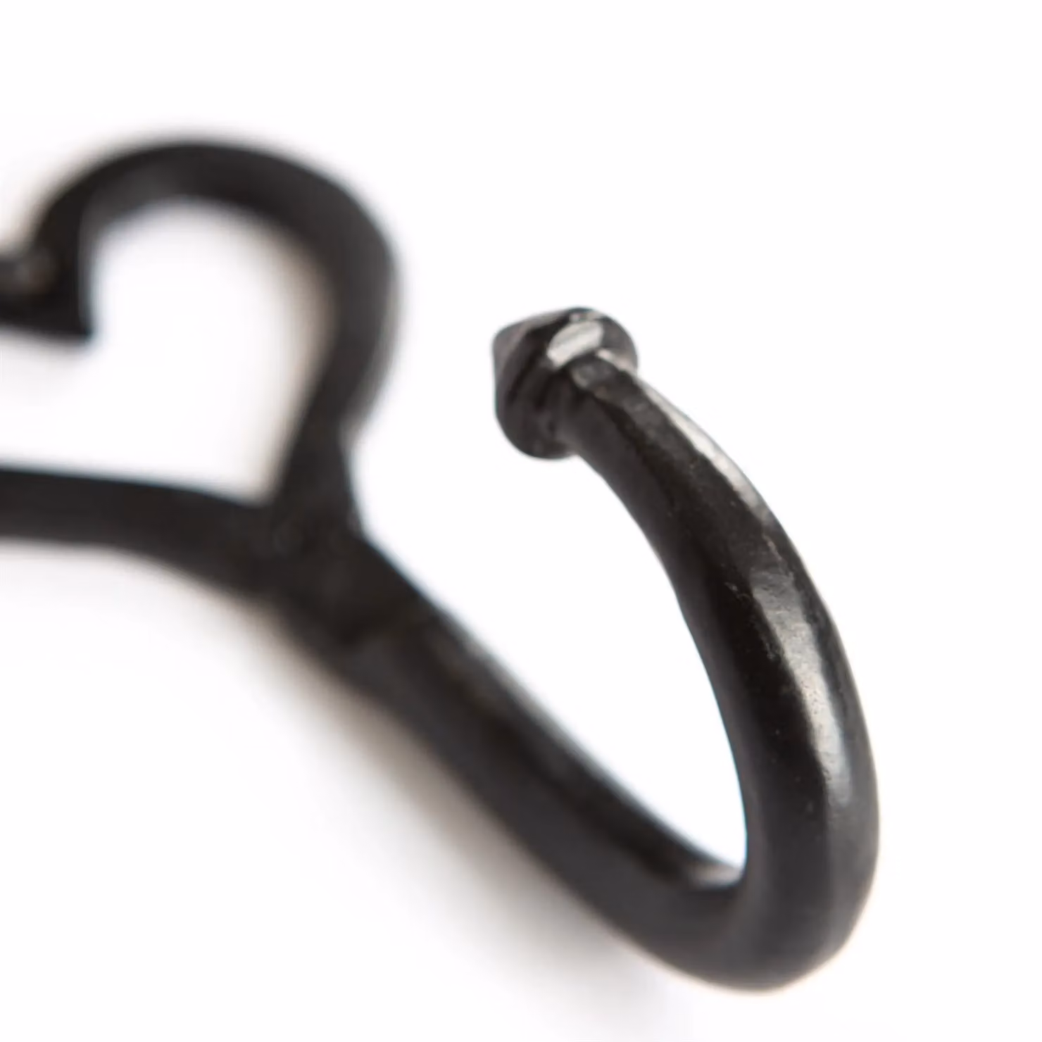 Hammer and Tongs Single Heart Hook, Matt Black Powder-Coated Iron, W: 6.5 cm, H: 13 cm, Pack of 5 – 3