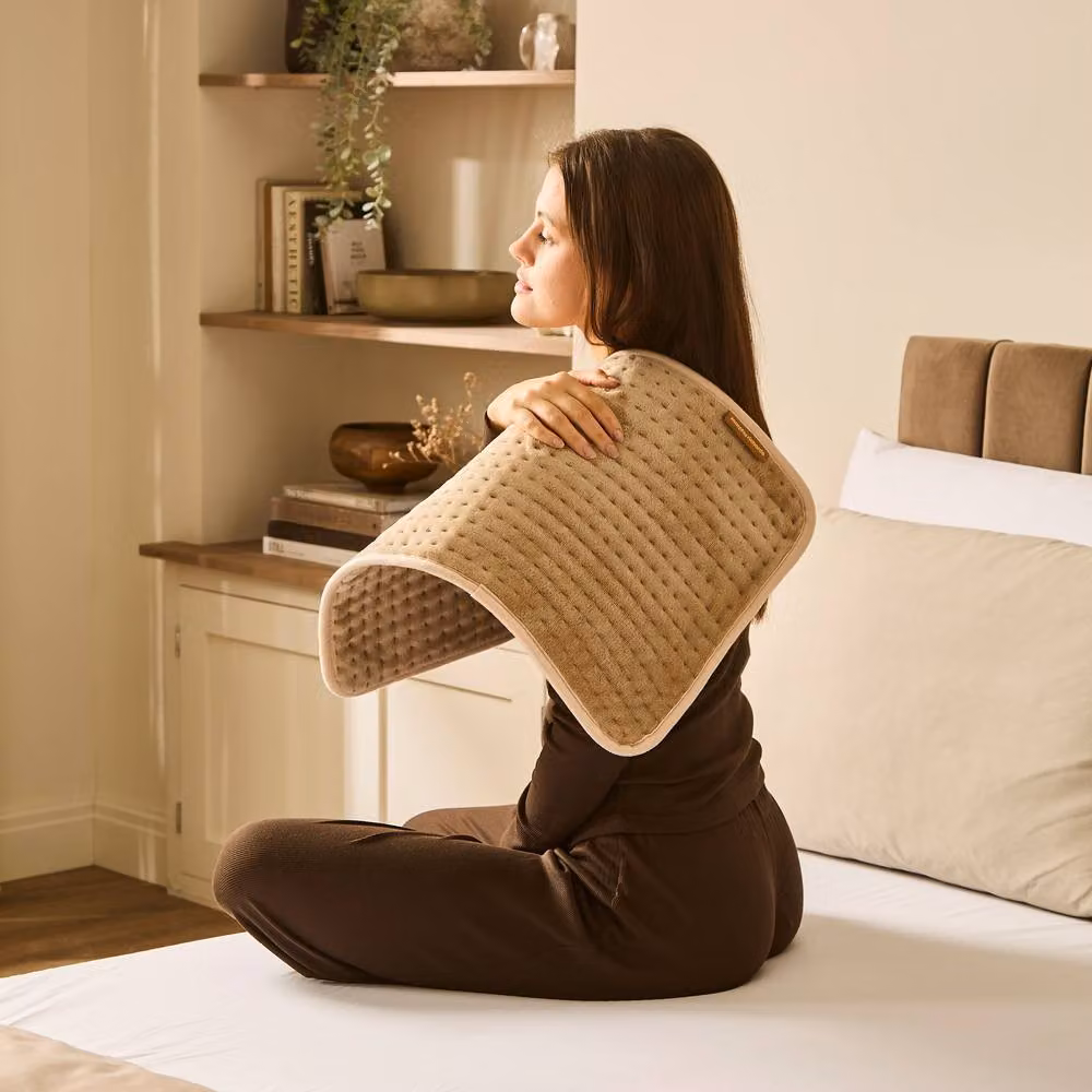 Morphy Richards EverCosy Electric Heat Pad in Beige with Plush Coral Fleece – 5
