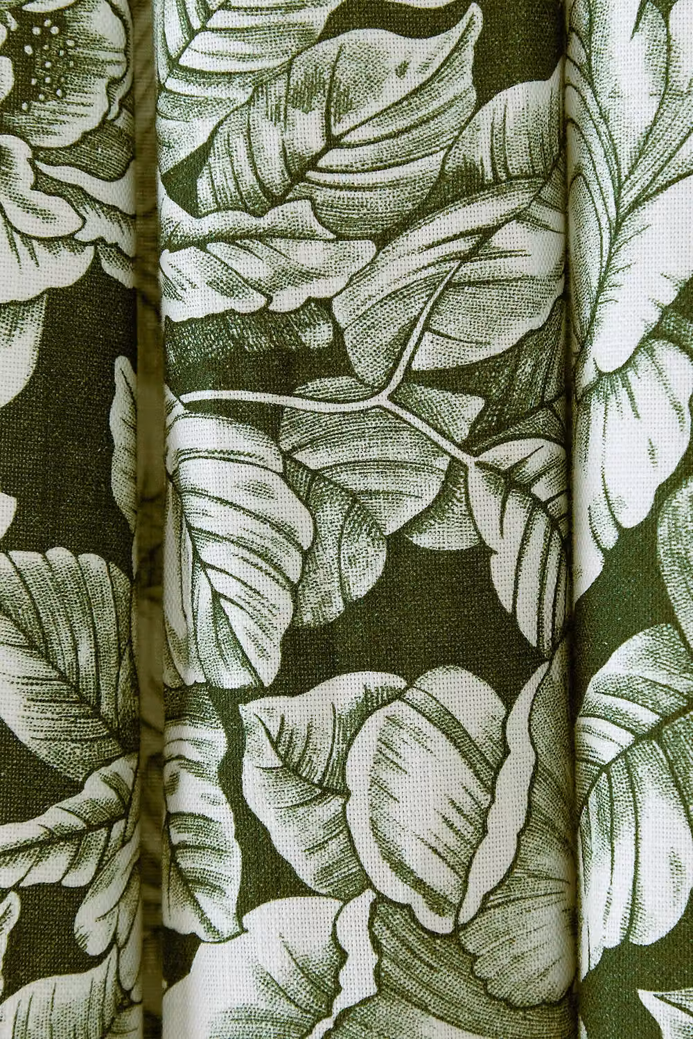 Bedeck Hibiscus Floral Blackout Lined Curtains in Green, W: 229 cm, D: 183 cm – 2