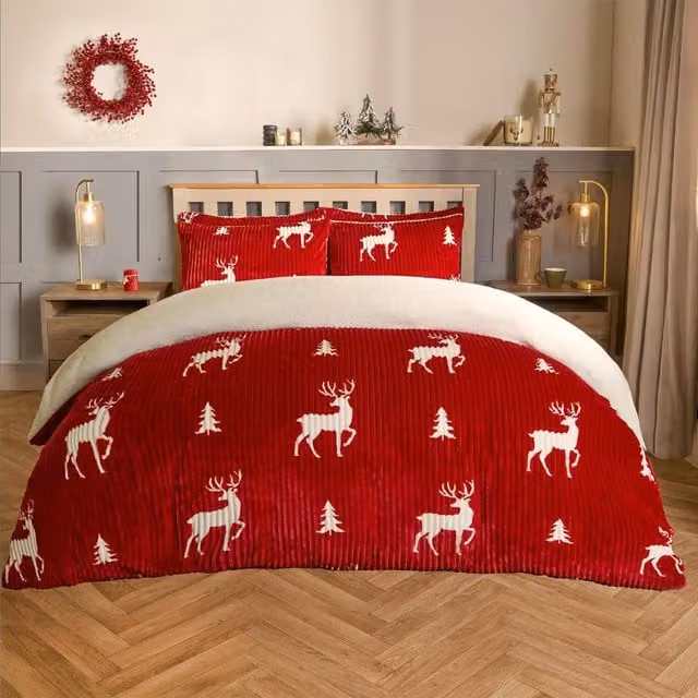 OHS Red Ribbed Christmas Stag Reversible Sherpa Duvet Cover, W/D/H: 140 x 200 cm
