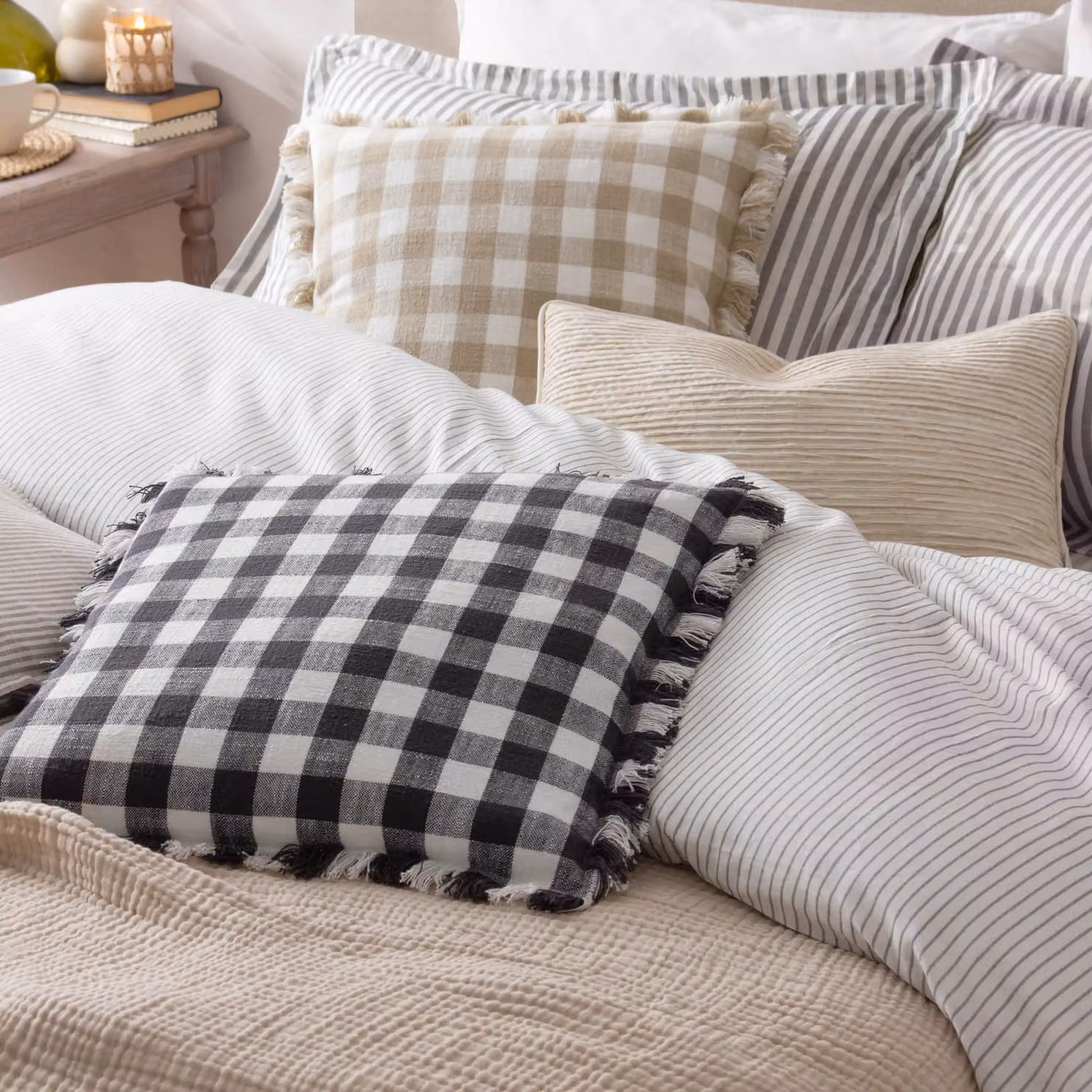 Riva Home Yard Barton Black Checked Cotton Cushion with Polyester Filling, W/D/H: 45 x 45 x 45 cm – 5