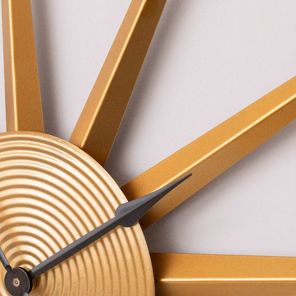 Melody Maison Gold and Black Metal Geometric Round Wall Clock, W/D/H: 60 x 60 x 1 cm – 2