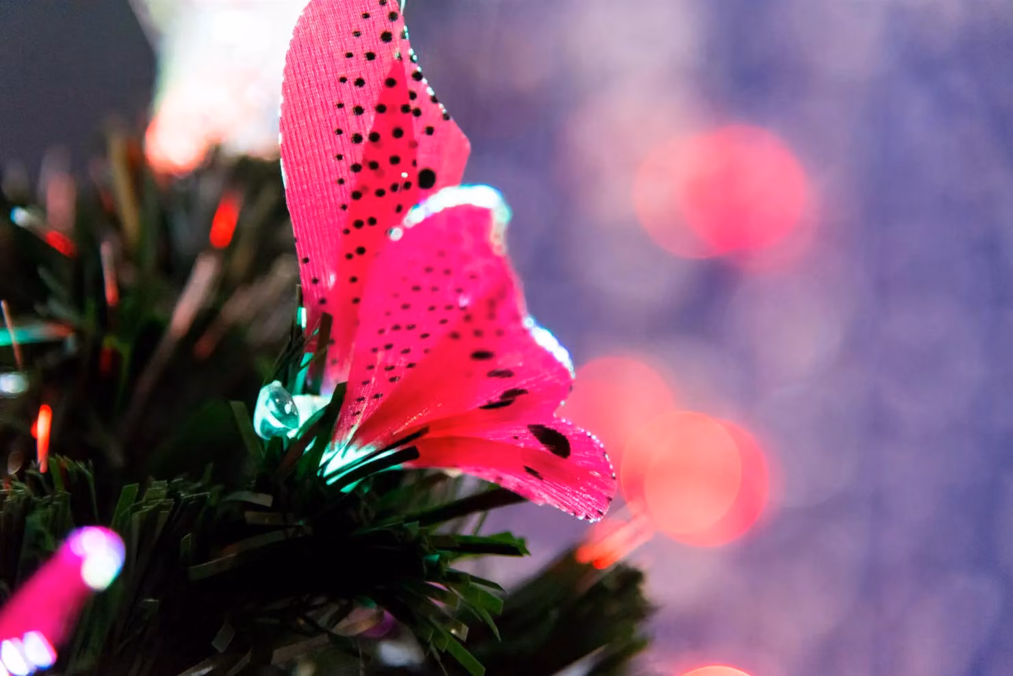 Shatchi Butterflies Fibre Optic LED Pre-Lit Christmas Tree in Green with Multicolour Lights, Height: 90 cm – 7