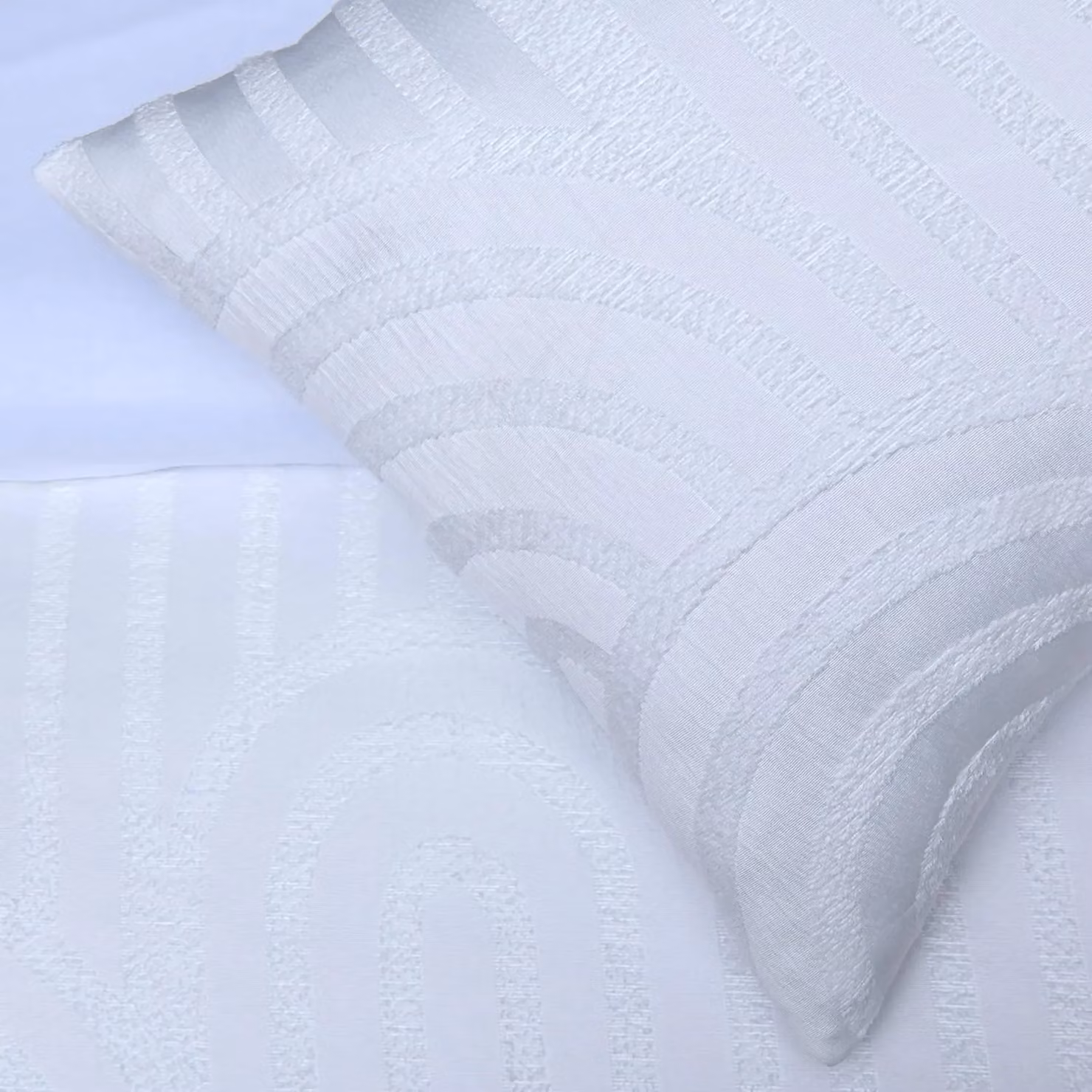 Sleepdown Reversible Geometric Textured Tufted Arch Duvet Cover and Pillowcase Set in White, W/H: 135 x 200 cm – 2