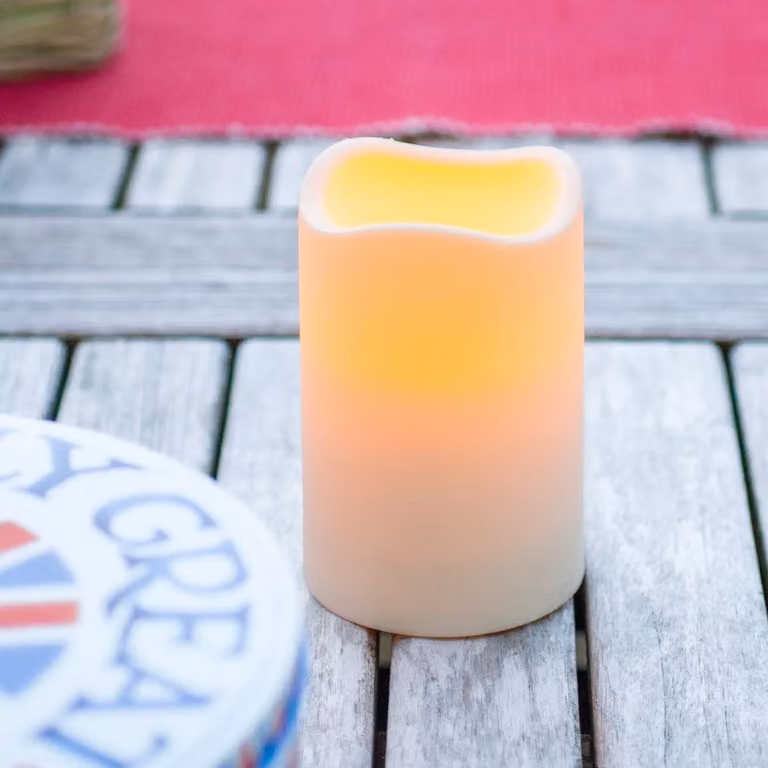 Lights4fun Waterproof Flameless LED Pillar Candle with Timer and Flicker Effect, White/Beige, H 11.5 cm x W 7.5 cm x D 7.5 cm
