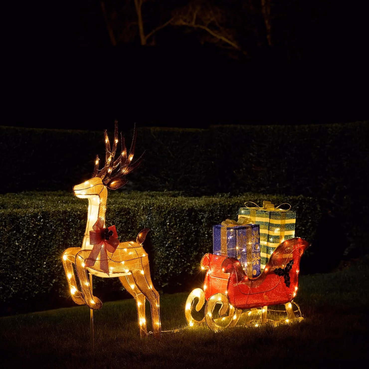 Lights4fun Reindeer and Sleigh with Presents LED 3D Christmas Figure, Multicolour and White, Height: 100 cm