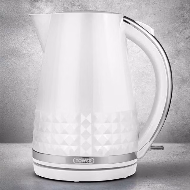 Tower Solitare 1.5L 3KW Electric Kettle in White with Limescale Filter and Auto Shut-off