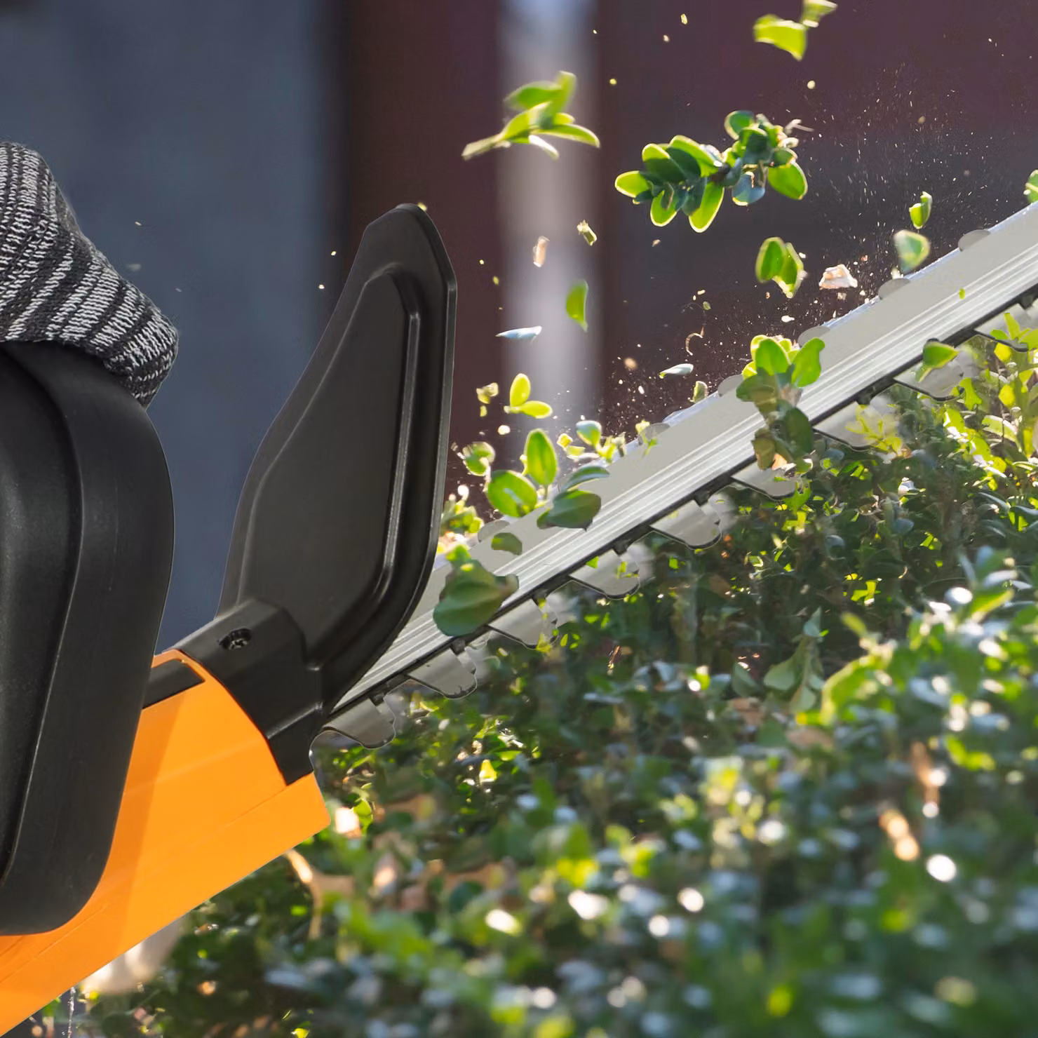 Outsunny Cordless Orange Hedge Trimmer with 51cm Blade, Brushless Motor and 2 x 4.0Ah Rechargeable Batteries – 6