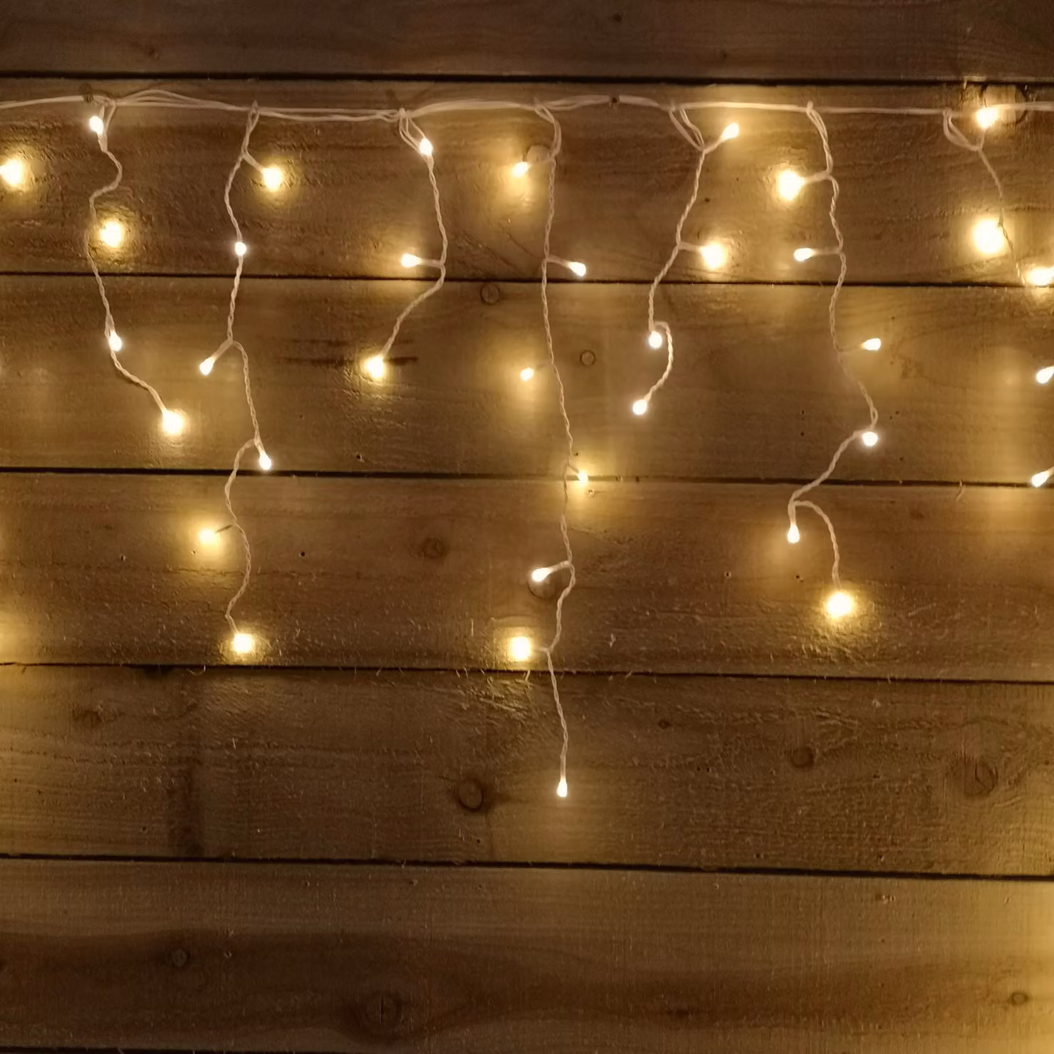 Samuel Alexander 300 LED Frosted IcicleBrights Christmas String Lights in Warm White and Beige, 7.5m – 2