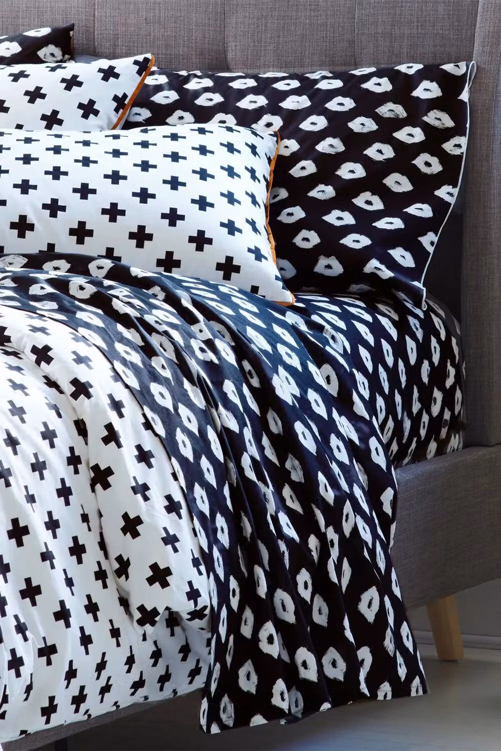 Martex Umbria Black Cotton Duvet Cover and Pillowcase Set with Graphic Design, 200 x 200 cm – 2