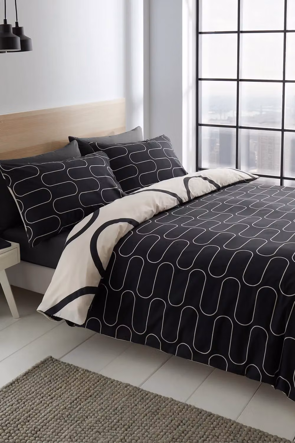 Catherine Lansfield Linear Curve Geometric Reversible Easy Care Duvet Set, Black, Single – 4
