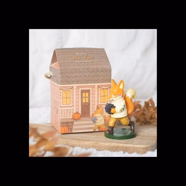 KDMD Flynn Fox Resin Woodland Ornament in Orange – 1