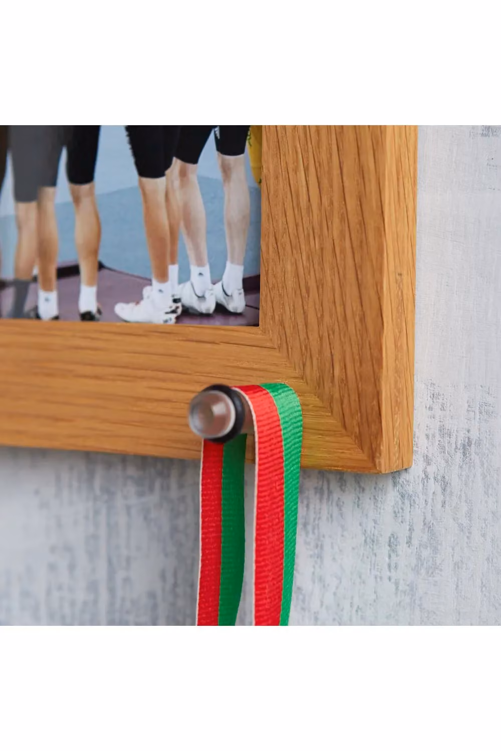 MijMoj Design Solid Oak Twin Aperture Photo Frame with Medal Hanger for Two 10 x 15 cm Photos in Brown – 2