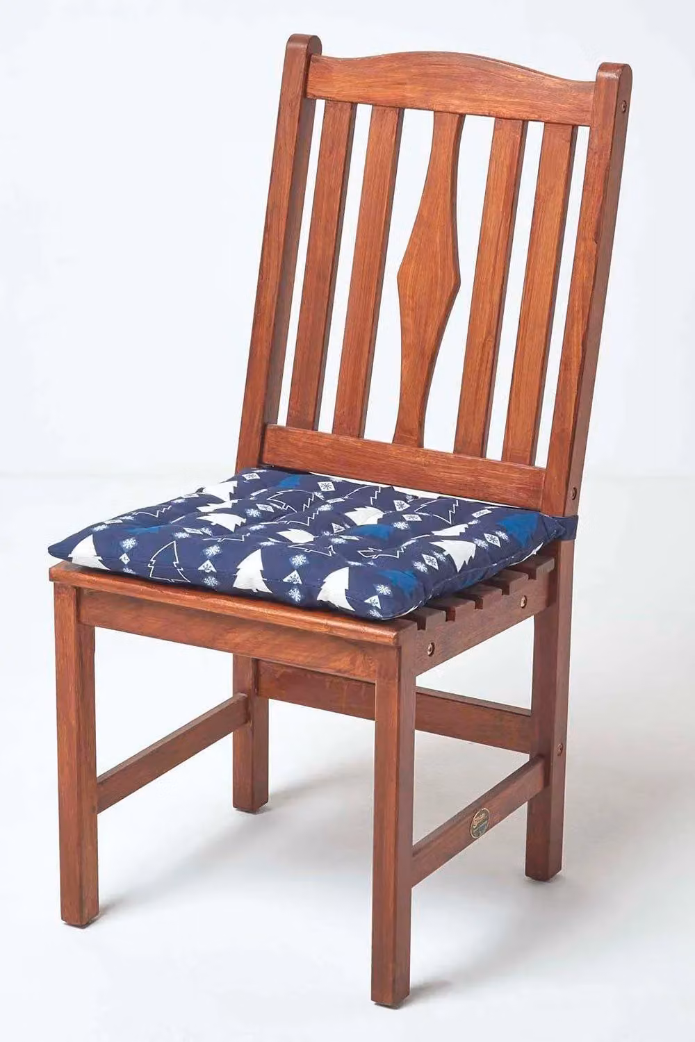 Homescapes Set of 4 Blue and White Christmas Tree Pattern Cotton Seat Pads with Ties, W/D/H: 40 x 40 x 40 cm – 4