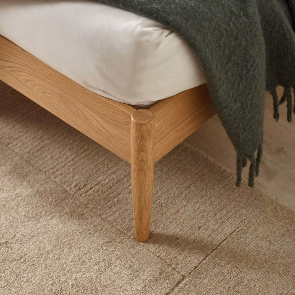 Cheshire Magnolia Oak Spindle Bed in Brown – 3