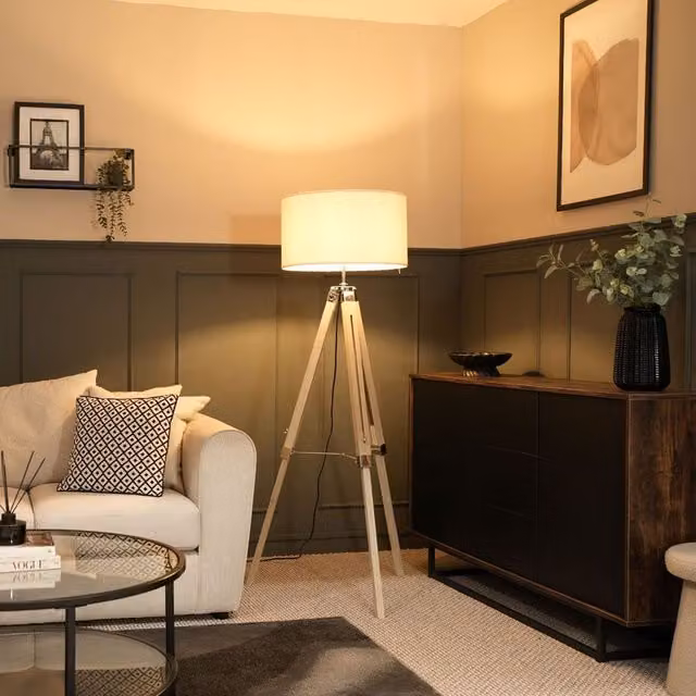 ValueLights Clipper Tripod Floor Lamp with Beige Boucle Fabric Shade and Wood Base, Height: 45.72 cm