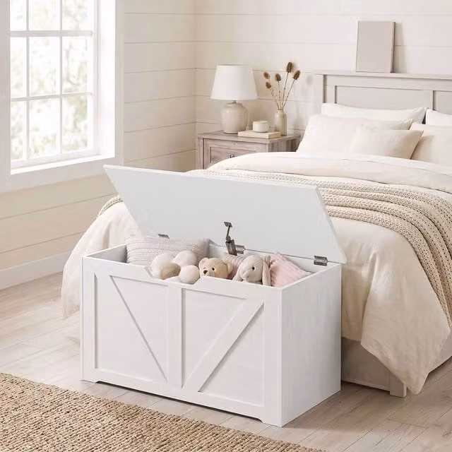 HOMCOM White MDF Storage Trunk for your Living Room with Soft-Close Lid