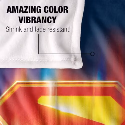 Warner Bros. Superman 2025 Glowing Shield Super Soft Fleece Throw Blanket, Multicolour, W: 91 cm, D: 147 cm – 3