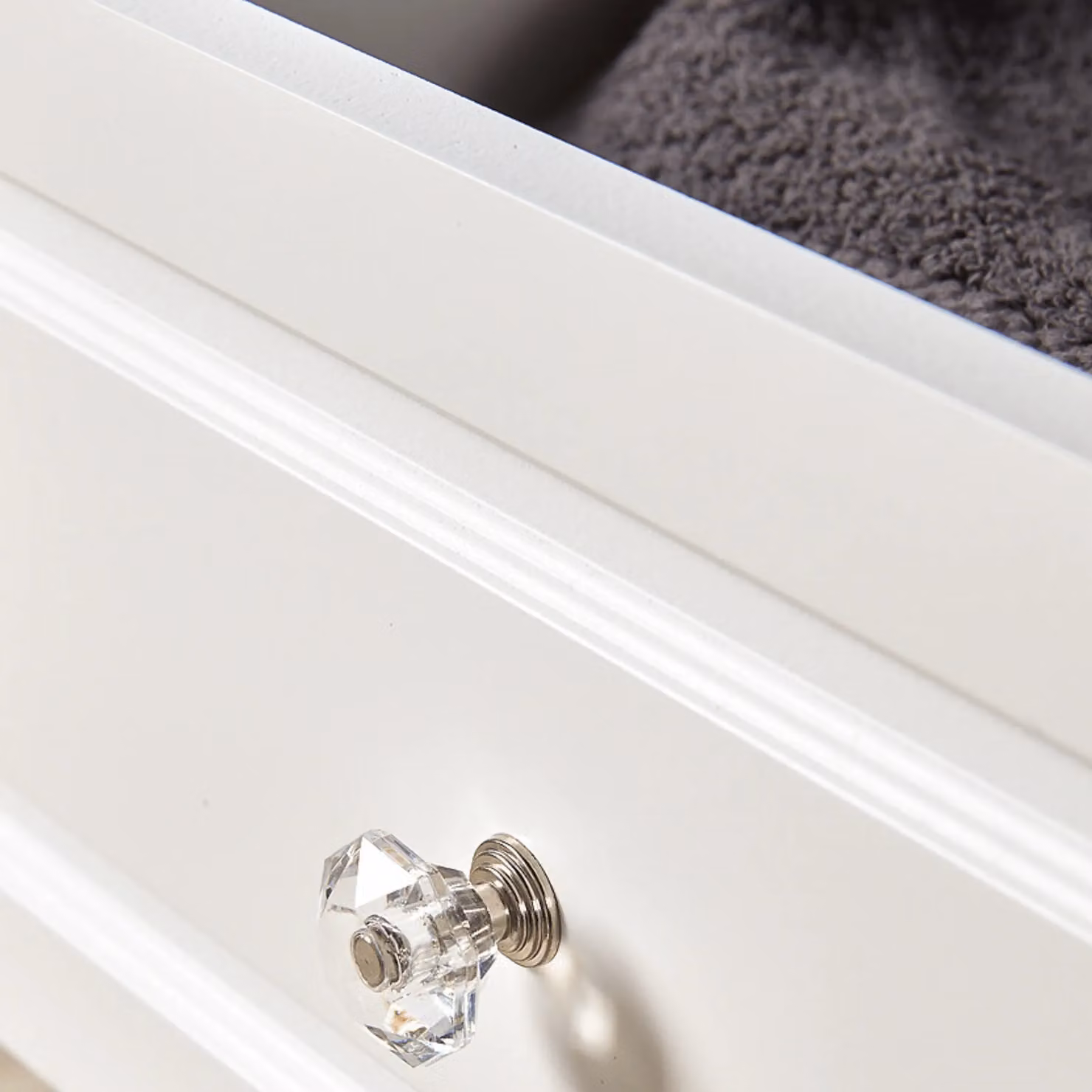 Home Source White Lacquered Wooden Hallway Storage Cabinet with 4 Drawers and Crystal Handles – 2