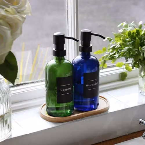 Harbour Housewares 2 Piece Glass Soap Dispenser Set with Bamboo Tray and Labels, 500ml, Blue and Black – 3