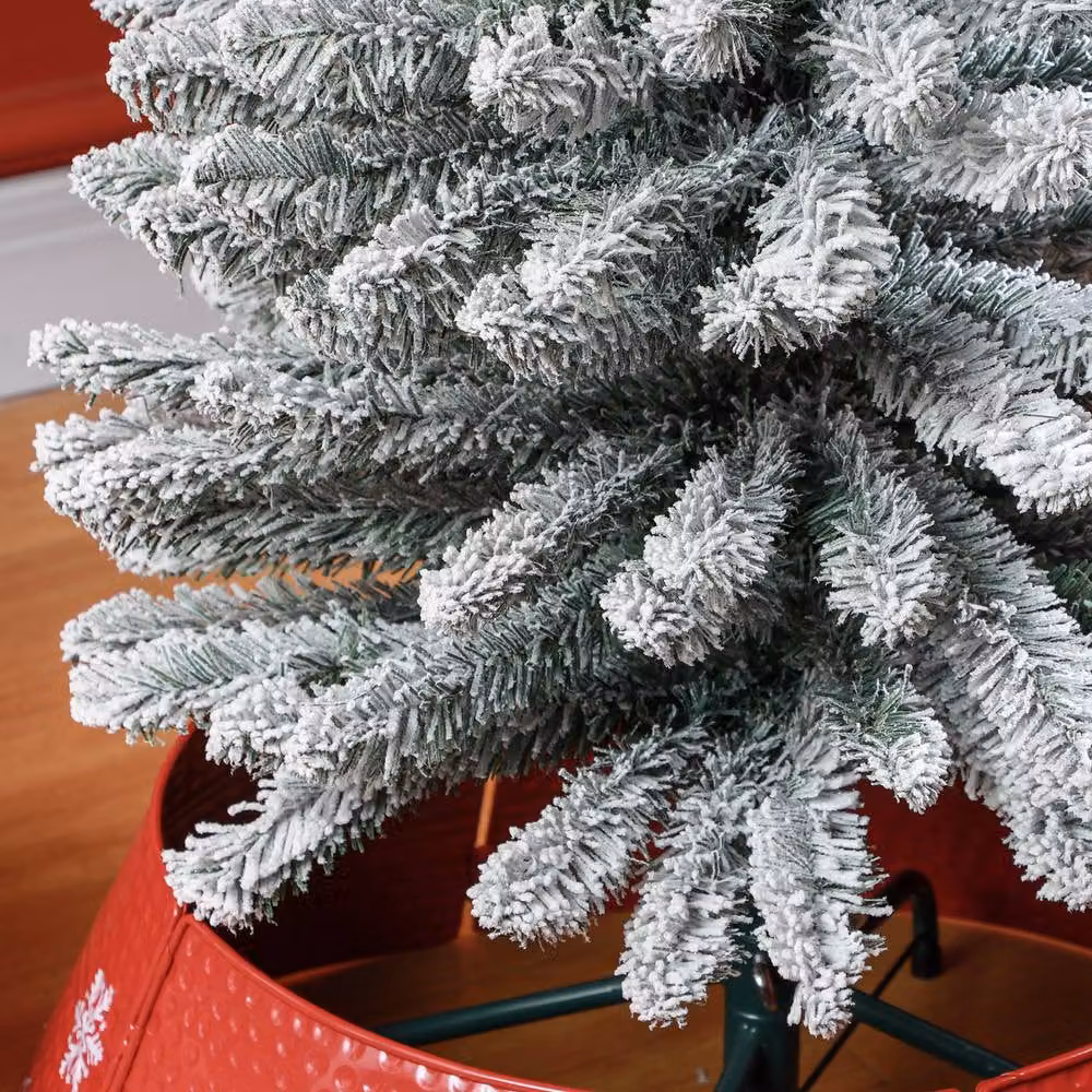 STILVORA 5ft Slim Green Christmas Tree with Metal Base, Height: 152.4 cm – 6