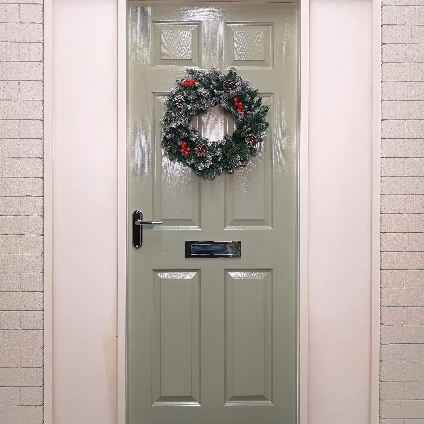 Samuel Alexander 45cm Snow Tipped Christmas Wreath with Pine Cones and Red Berries in Grey, Green or Red – 2