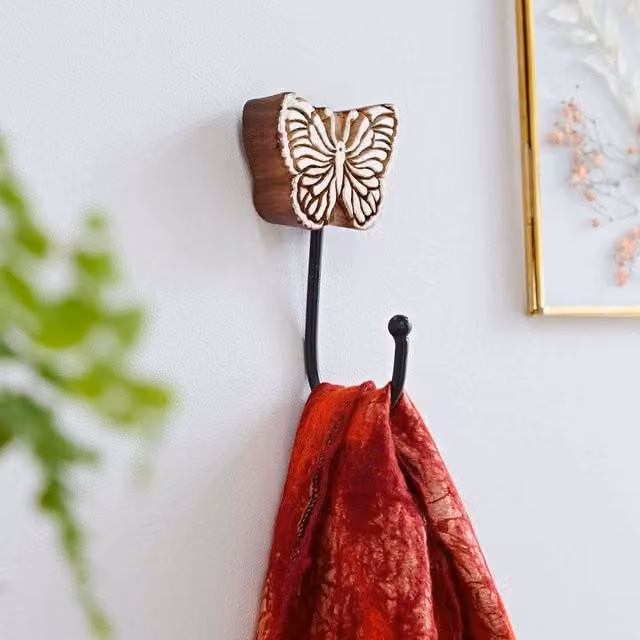 Paper High Butterfly Hand-Carved Mango Wood Wall Hook in Beige and Brown, W/D/H: 15 x 15 x 8 cm