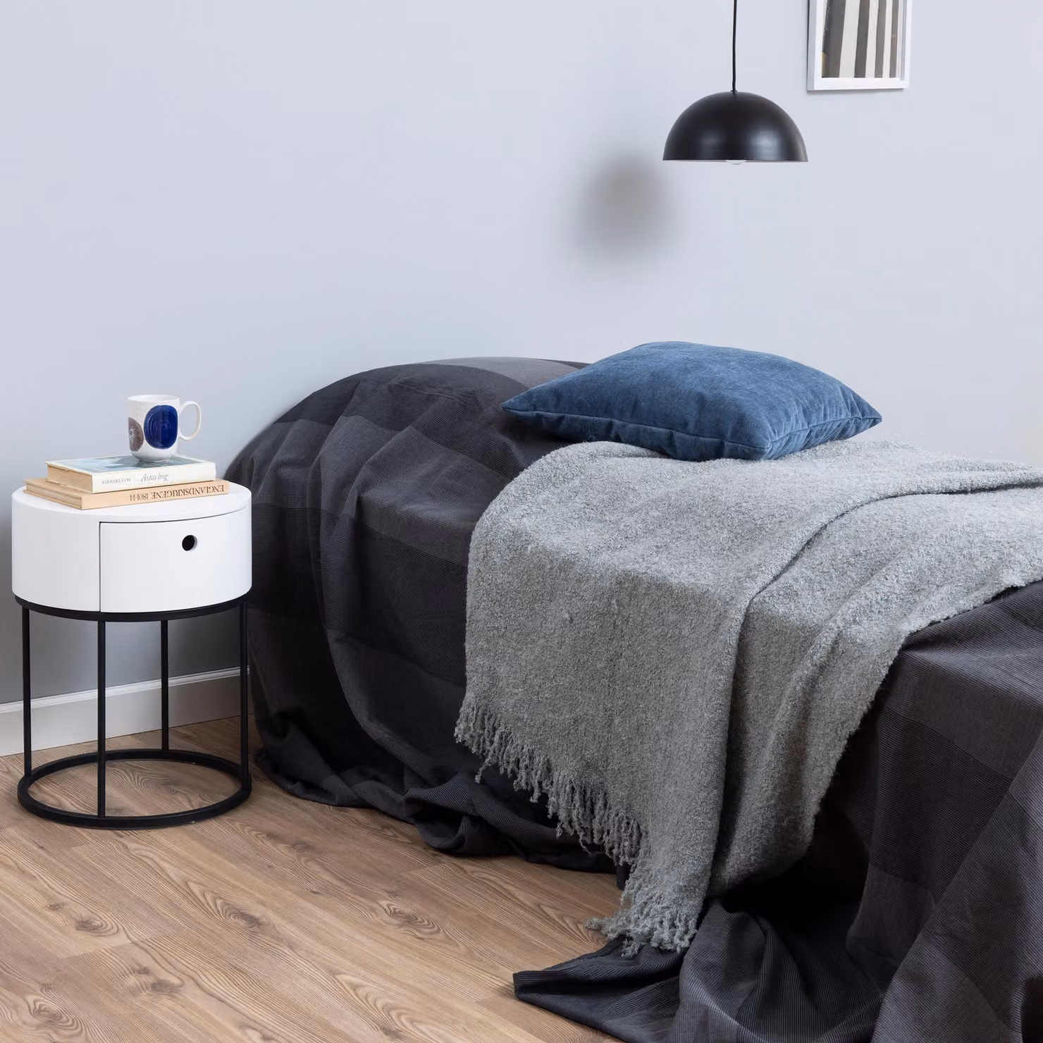 Furniture To Go Polo Round Bedside Table in White and Black – 2