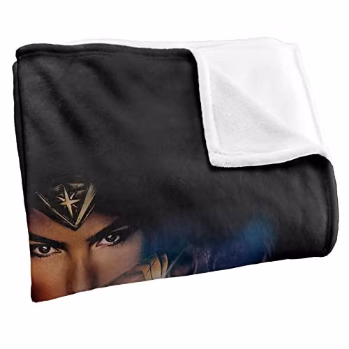 Warner Bros. Wonder Woman Arms Crossed Super Soft Fleece Throw Blanket, Multicolour, W: 91 cm, D: 147 cm – 2