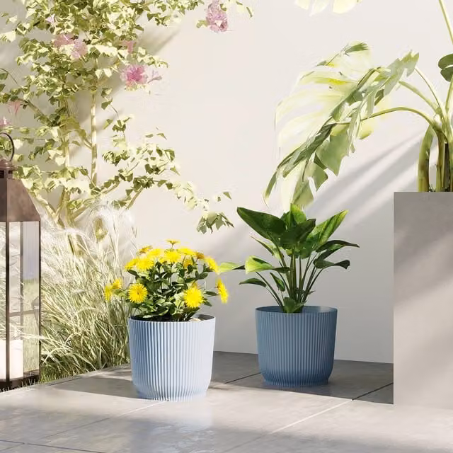 Outsunny Set of 2 Blue Plastic Round Outdoor Plant Pots, Diameter: 22 cm