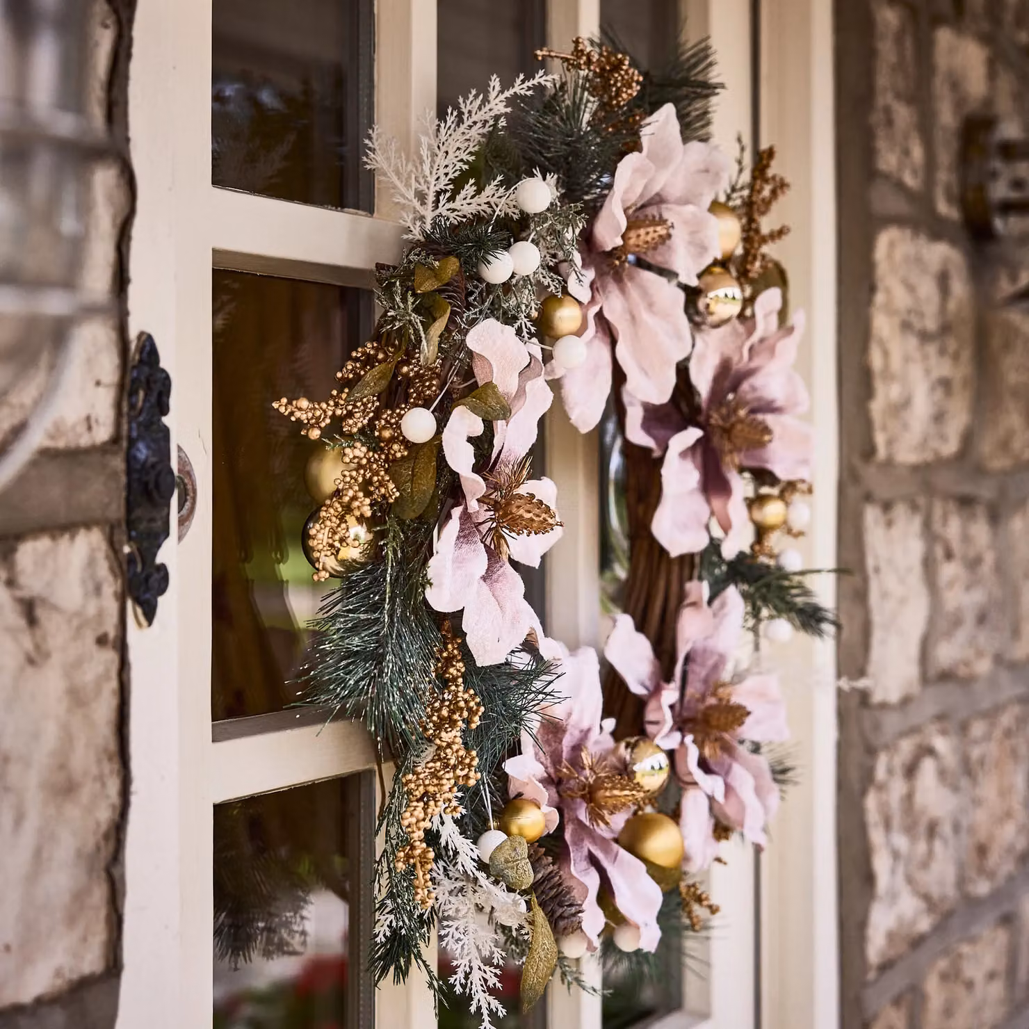 Dibor Magnolia Blush Pink Christmas Wreath with Floral Decorations, Diameter: 55 cm – 4