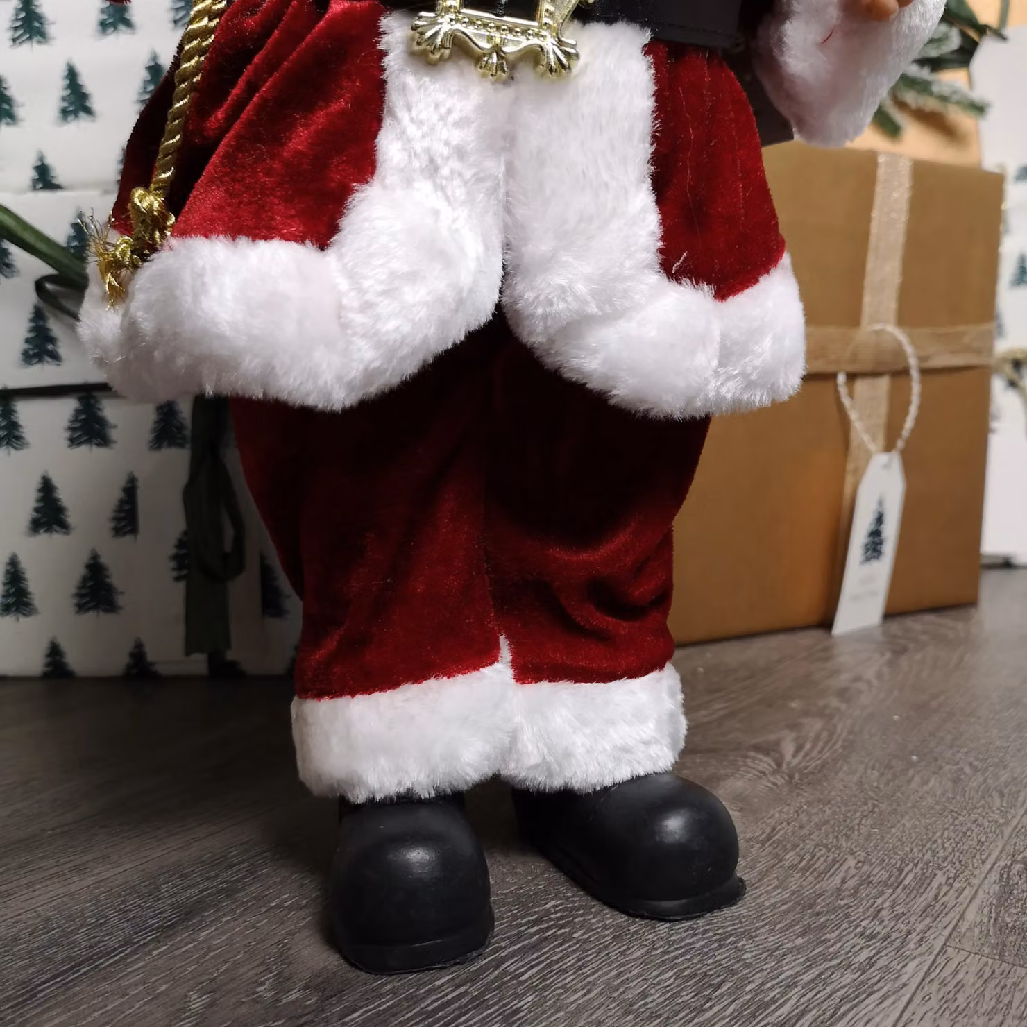 Samuel Alexander Red Standing Santa with Gift Sack Christmas Indoor Tabletop Decoration, Height: 40 cm – 5