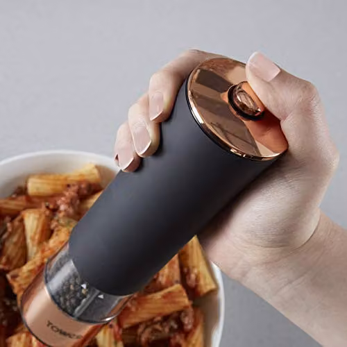 Tower Electric Salt and Pepper Mill in Rose Gold and Black with Stainless Steel and Soft-Touch Body – 3