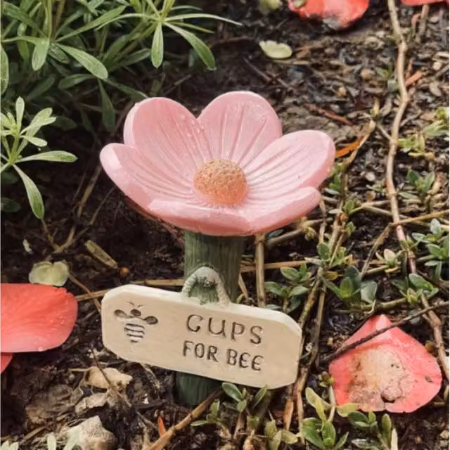 Quipulse Pink Flower-Shaped Resin Bee Watering Station – 1