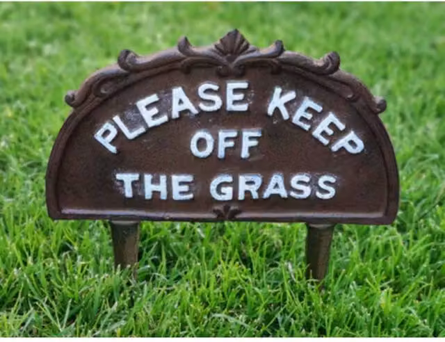 KDMD Cast Iron Keep Off-the-Grass Sign in Brown