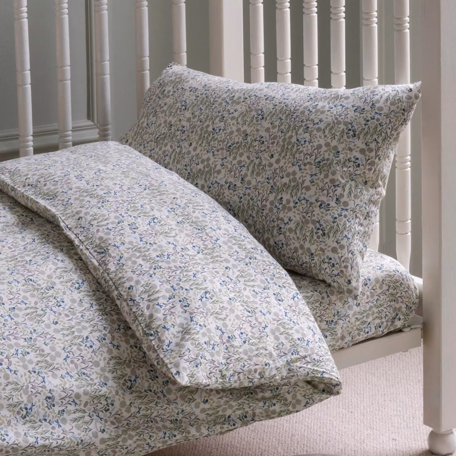 Avery Row Organic Cotton Cotbed Bedding Set in Riverbank Floral Design, Green, Blue and Multicolour, Duvet Cover and Pillowcase, 120 x 150 cm – 2