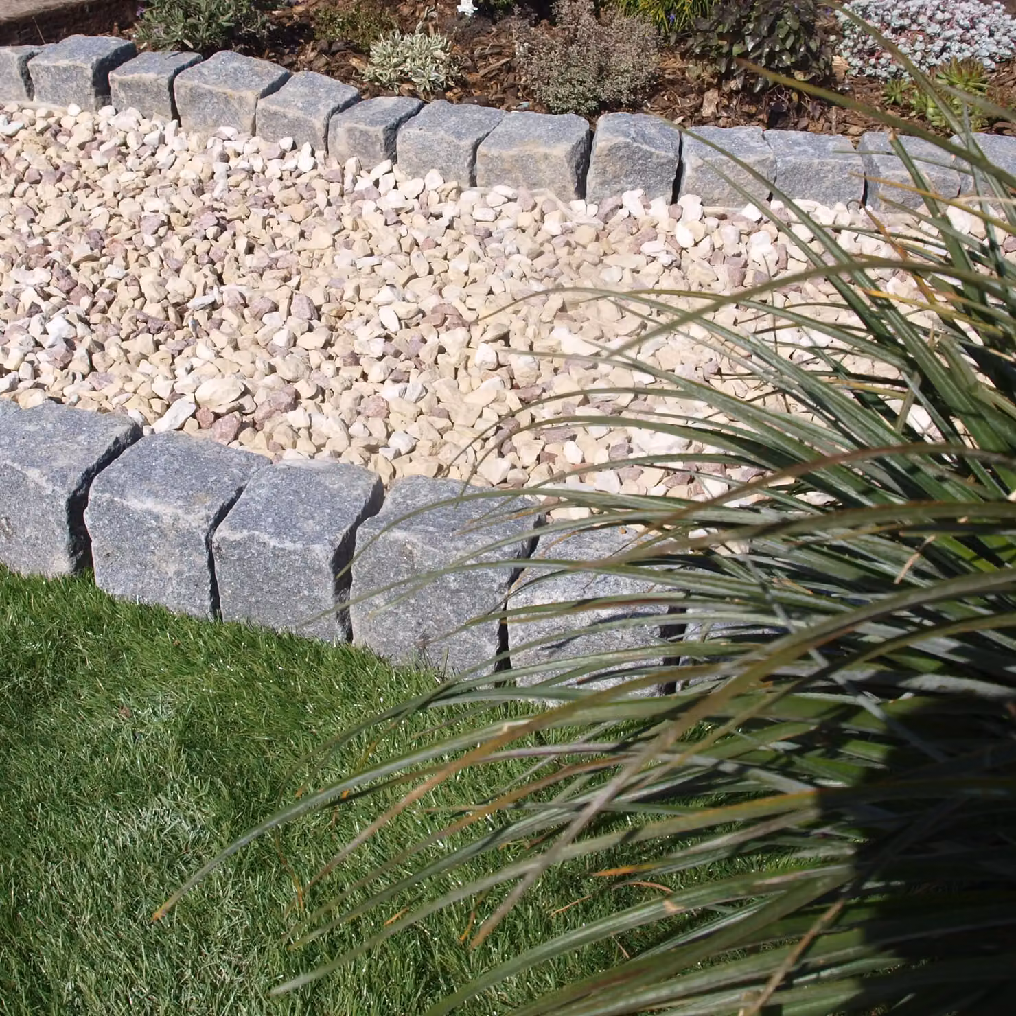 Simpa Strawberry and Cream Ornamental Garden Gravel Chippings, 20kg – 4