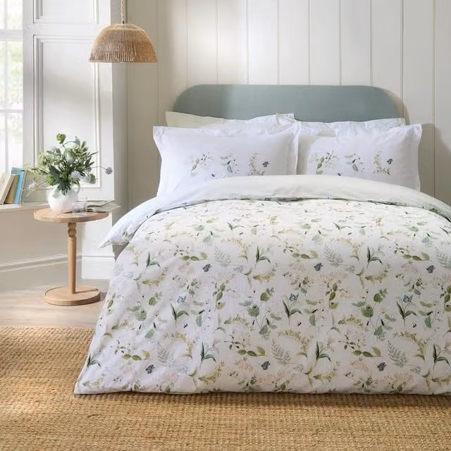 Sophie Allport Wild Floral Cotton Duvet Cover Bedding Set in Green and White