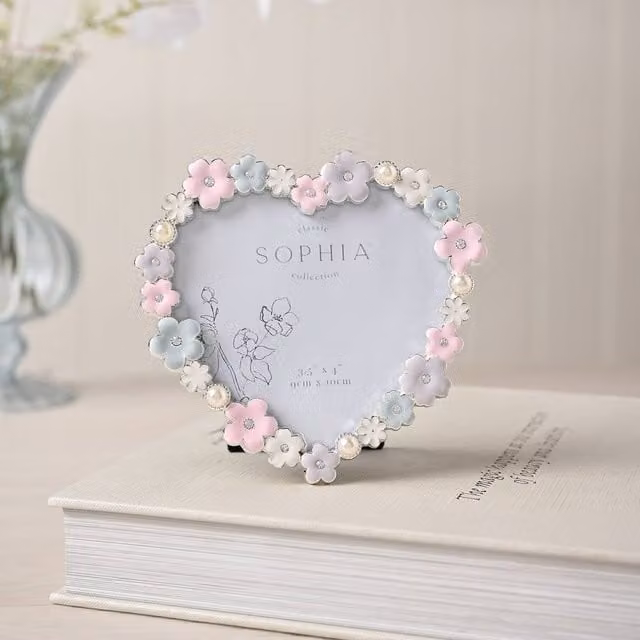 Sophia Classic Collection Classic Daisy Heart Photo Frame, White, 10 x 15 cm